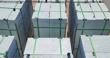 常德 芝麻白花岗岩5公分地铺石 花岗岩厂家工厂装车日常