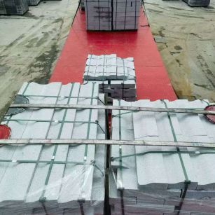 常德 芝麻白仿形加直形路沿石出货日常