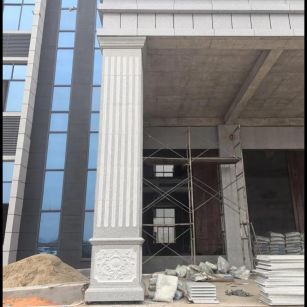 常德 芝麻白光面花岗岩门楼大柱（罗马柱）配雕花底座