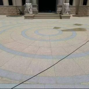 常德 黄金麻芝麻灰花岗岩石材地铺拼接效果