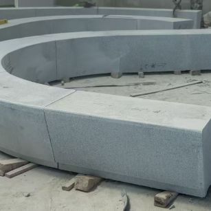 常德 芝麻白花岗岩光面弧形坐凳