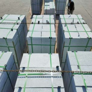 常德 芝麻白花岗岩5公分地铺石 花岗岩厂家工厂装车日常