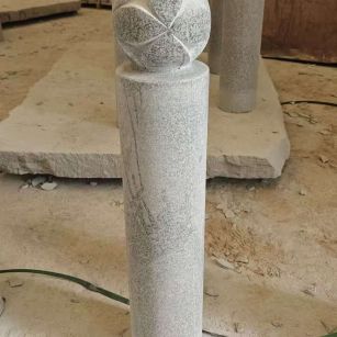 常德 芝麻白花岗岩石材挡车石柱、停车柱、圆柱挡车柱、方柱挡车柱等