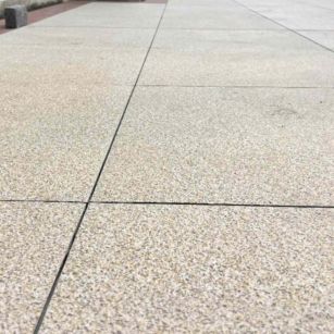 常德 黄金麻花岗岩石板材荔枝面地面铺装效果