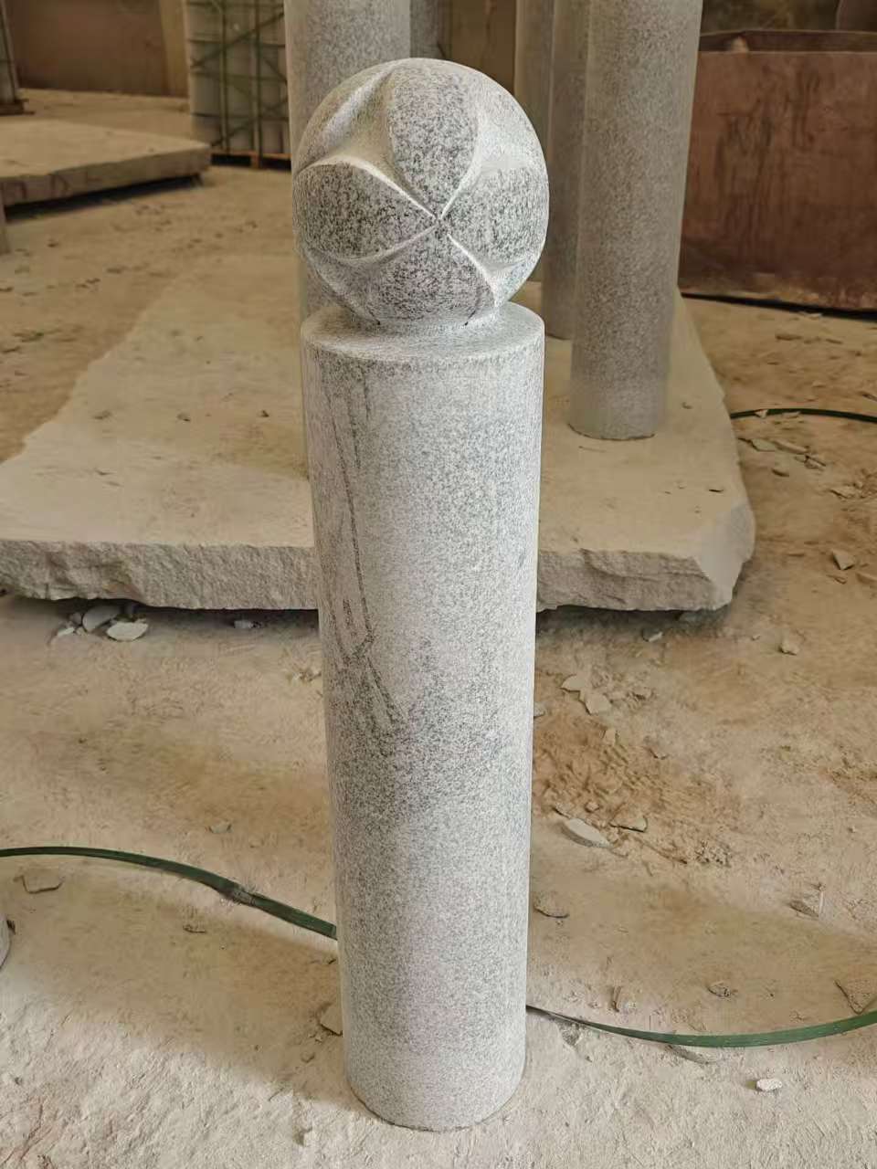 常德 芝麻白花岗岩石材挡车石柱、停车柱、圆柱挡车柱、方柱挡车柱等