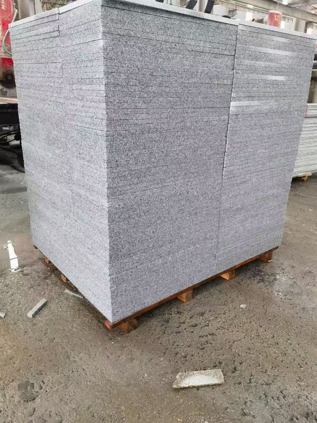 常德 芝麻白火烧面1.8厚300*600地铺石，尺寸标准，厚薄均匀