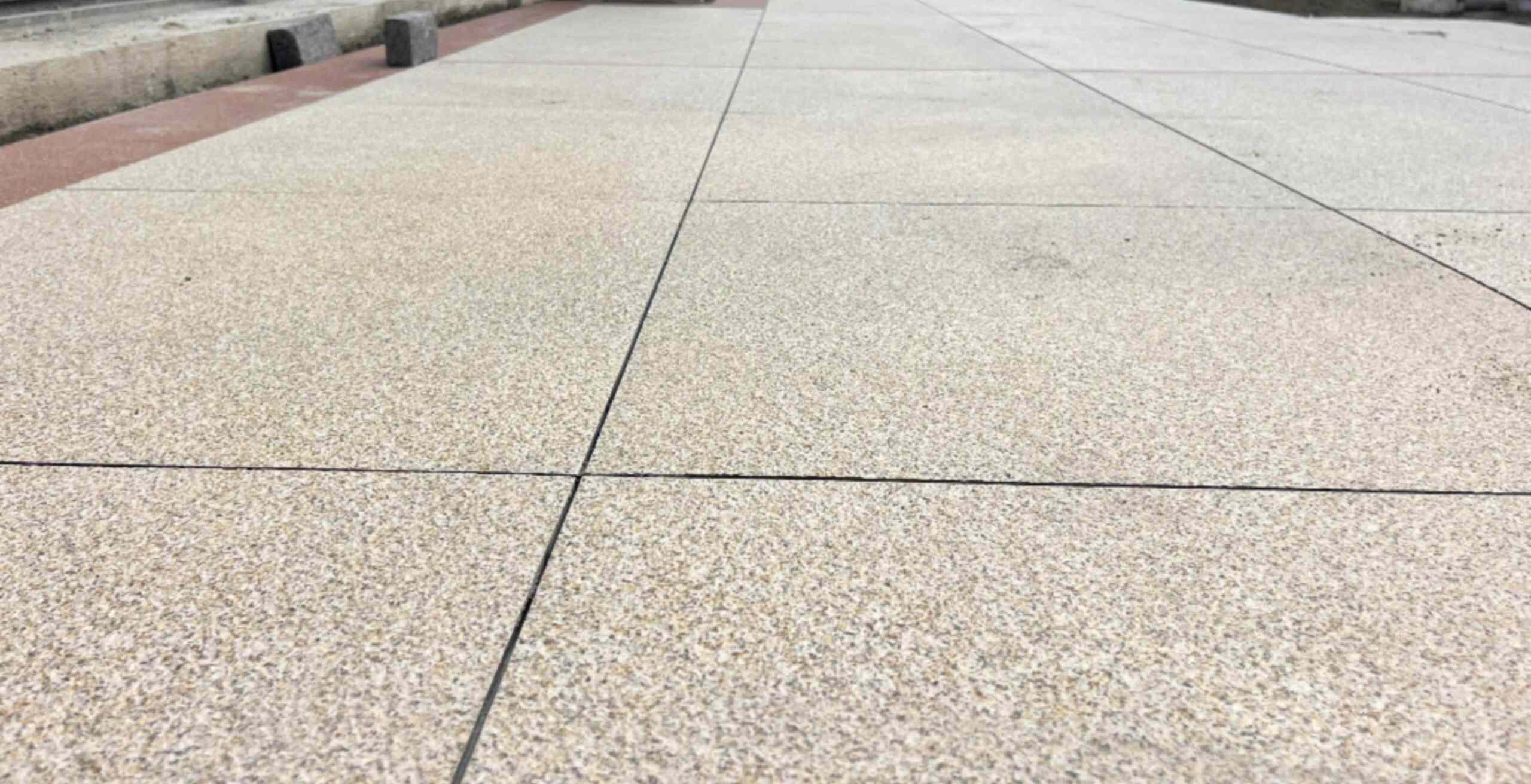 常德 黄金麻花岗岩石板材荔枝面地面铺装效果