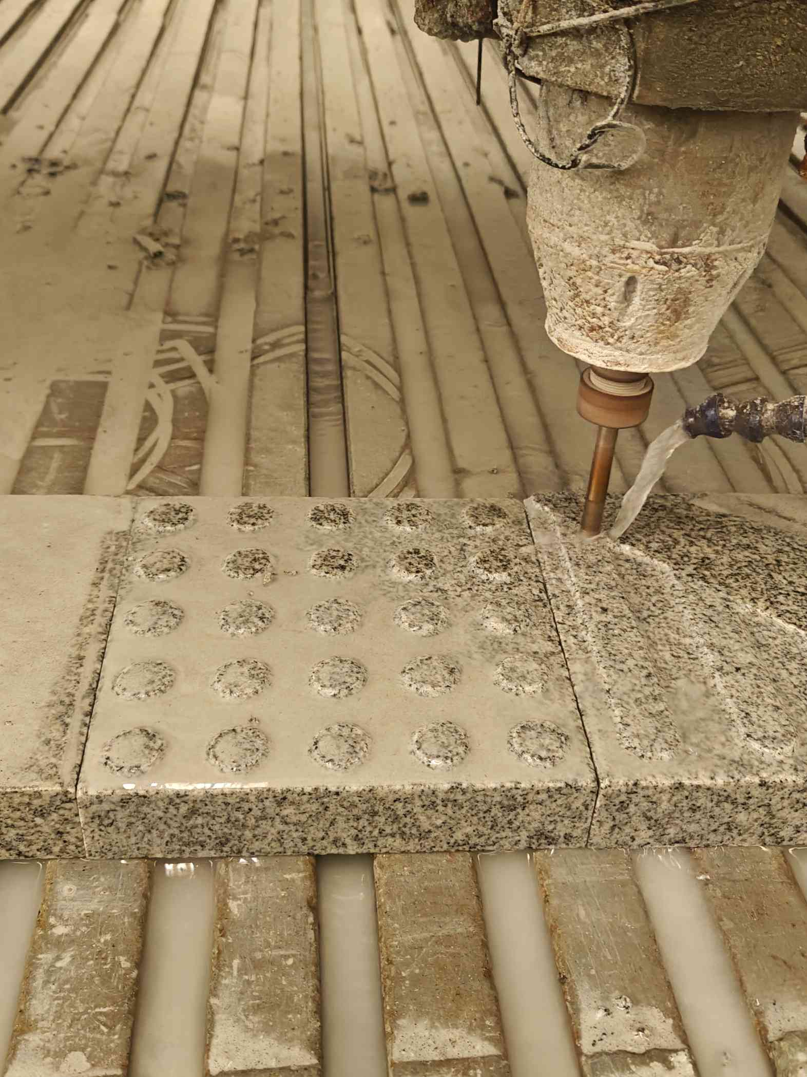 常德 芝麻白花岗岩石材盲人石、盲道石、盲点石