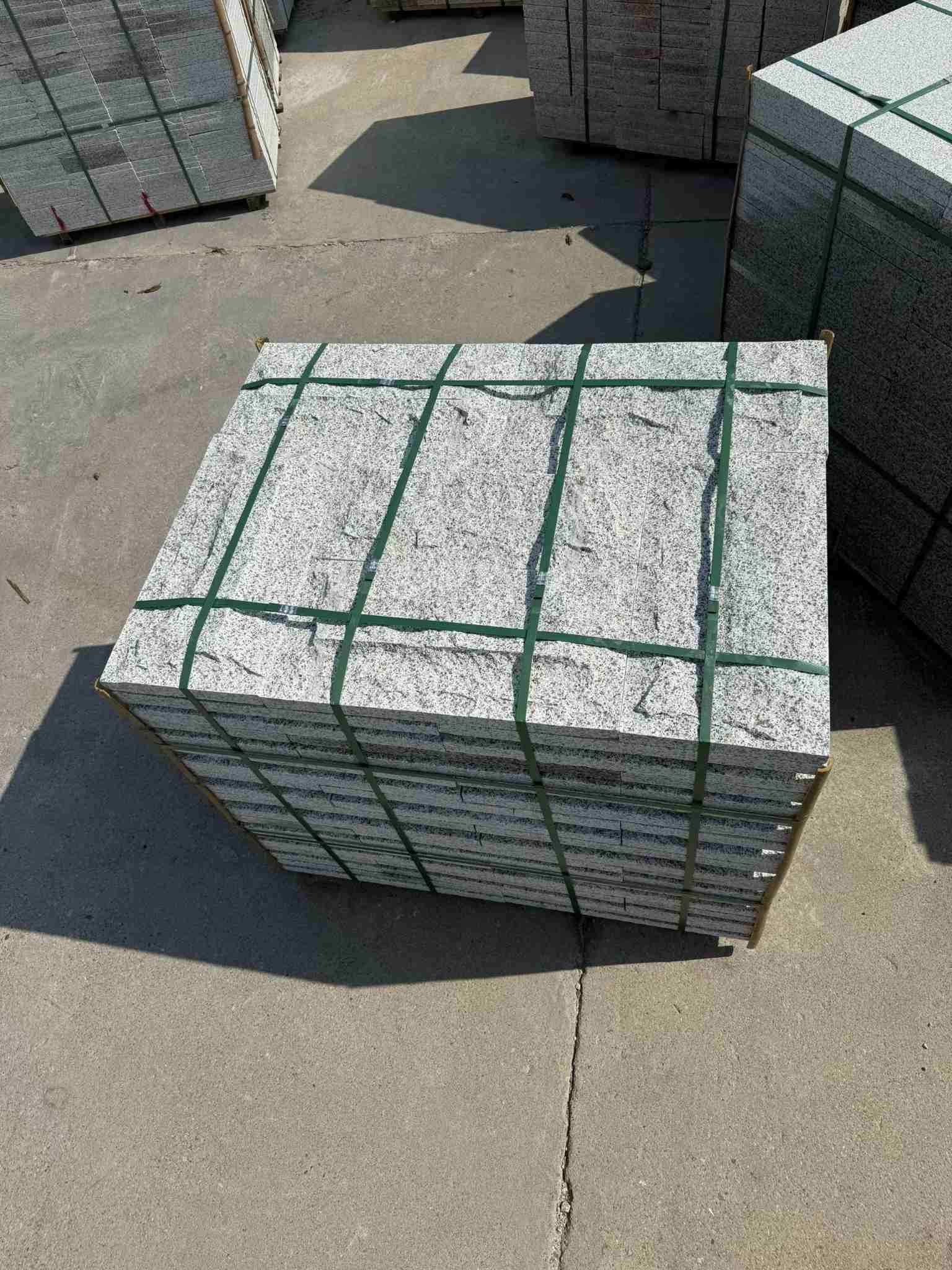 常德 白麻花岗岩石材自然面蘑菇石成品