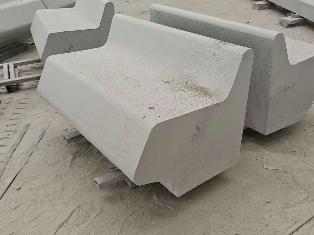 常德 芝麻白花岗岩异形坐凳，石凳