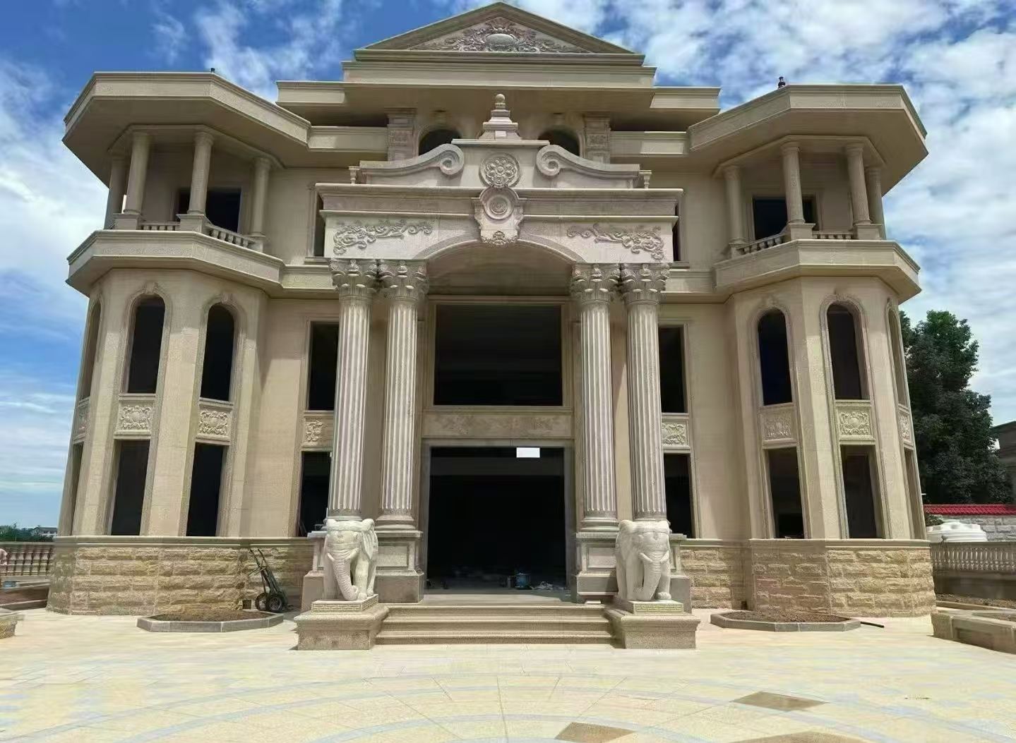 常德 黄金麻别墅外墙干挂，大柱，大象，蘑菇石，雕花板