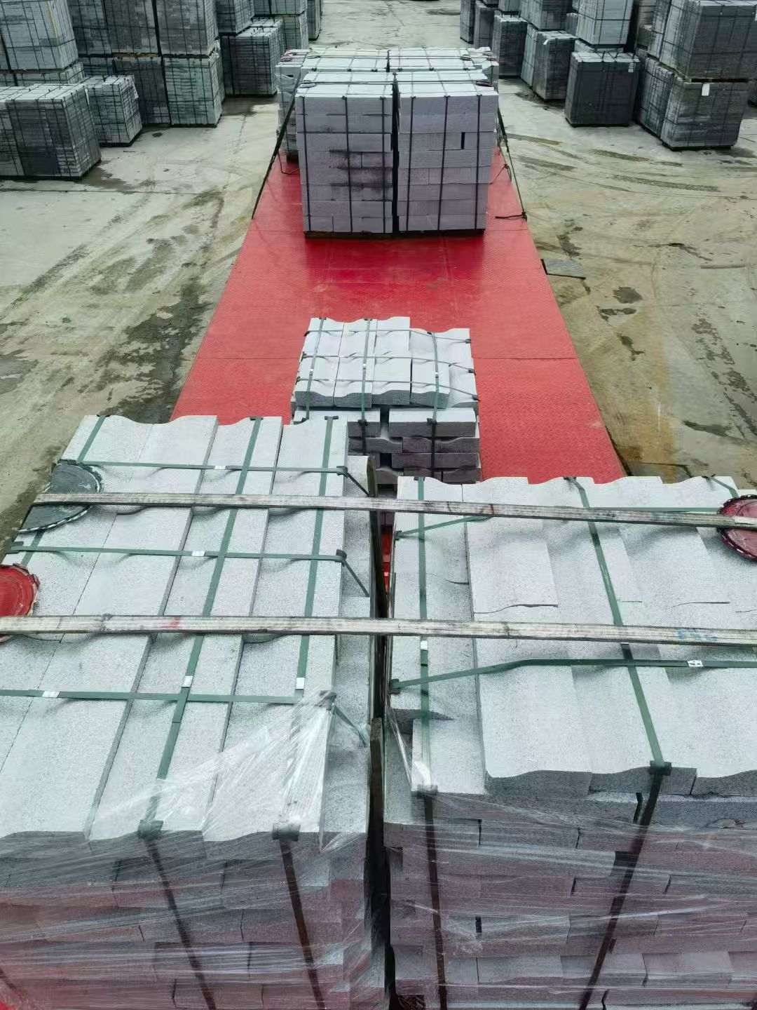 常德 芝麻白仿形加直形路沿石出货日常