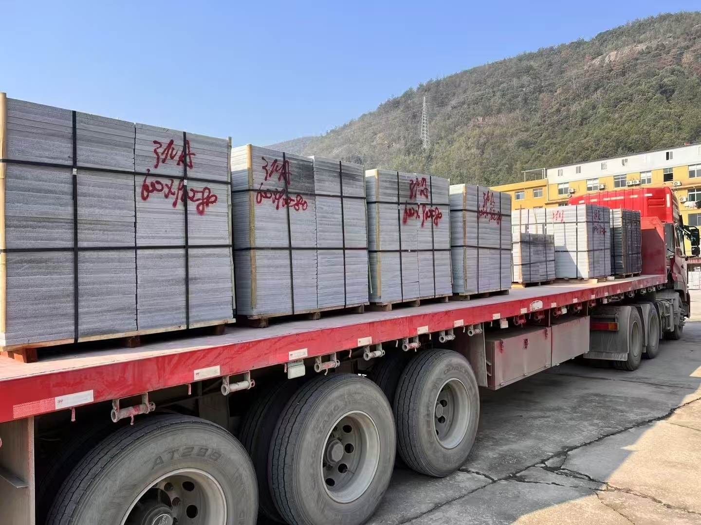 常德 芝麻灰地铺石出货日常