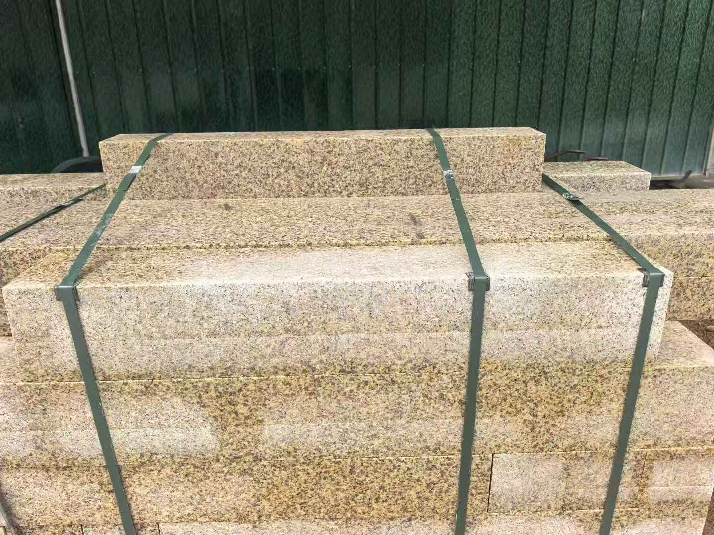 常德 黄金麻花岗岩石材机切面栏杆料半成品