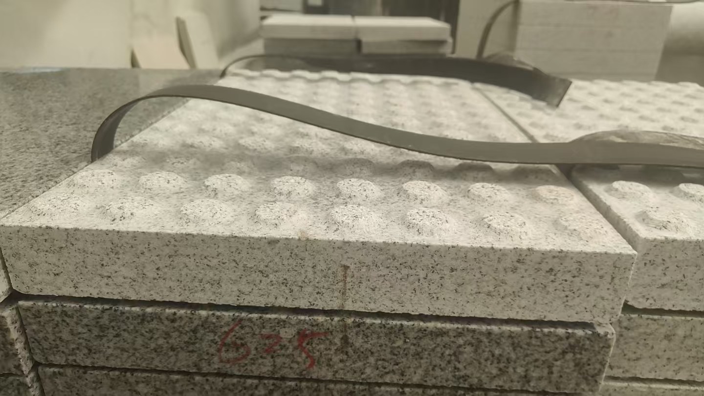 常德 芝麻白花岗岩6.0公分荔枝面五轴加工雕刻盲点