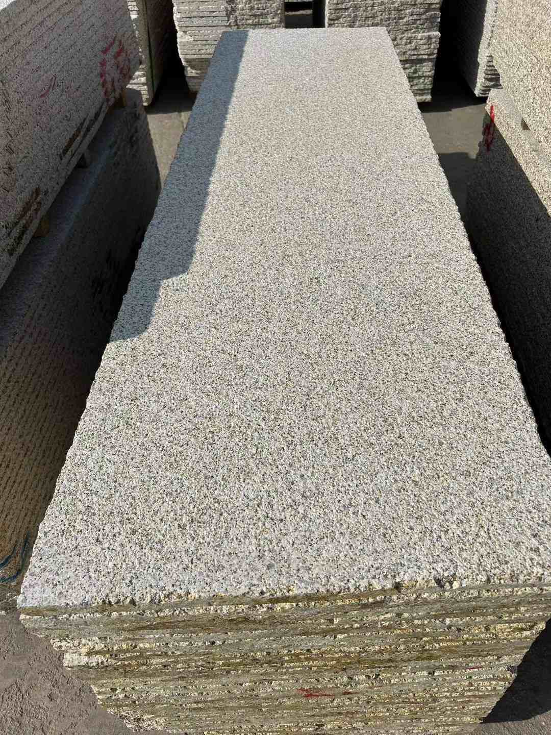 常德 黄金麻花岗岩荔枝面毛板，半成品