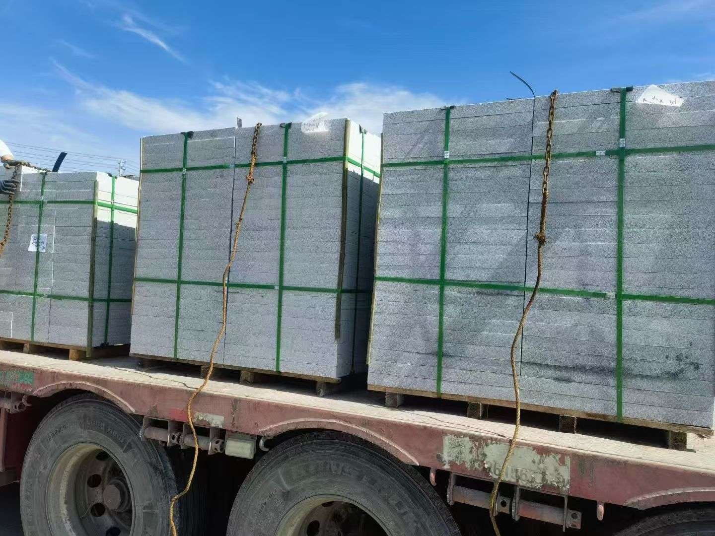 常德 芝麻白花岗岩地铺石装车日常