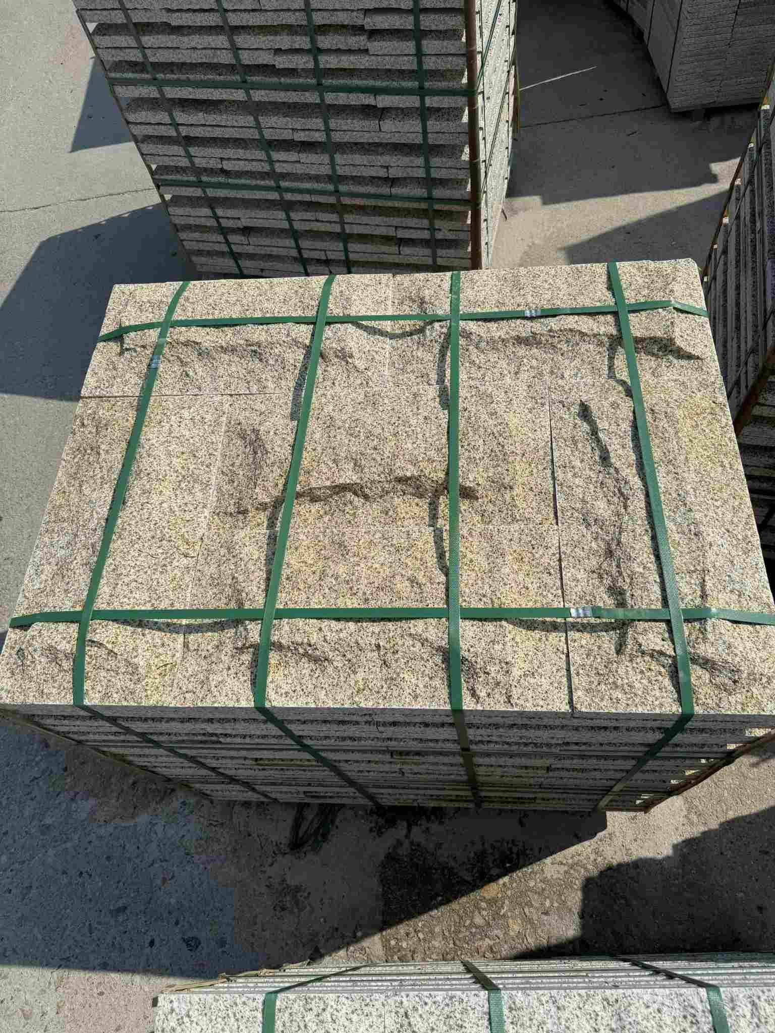 常德 黄金麻花岗岩石材自然面蘑菇石成品