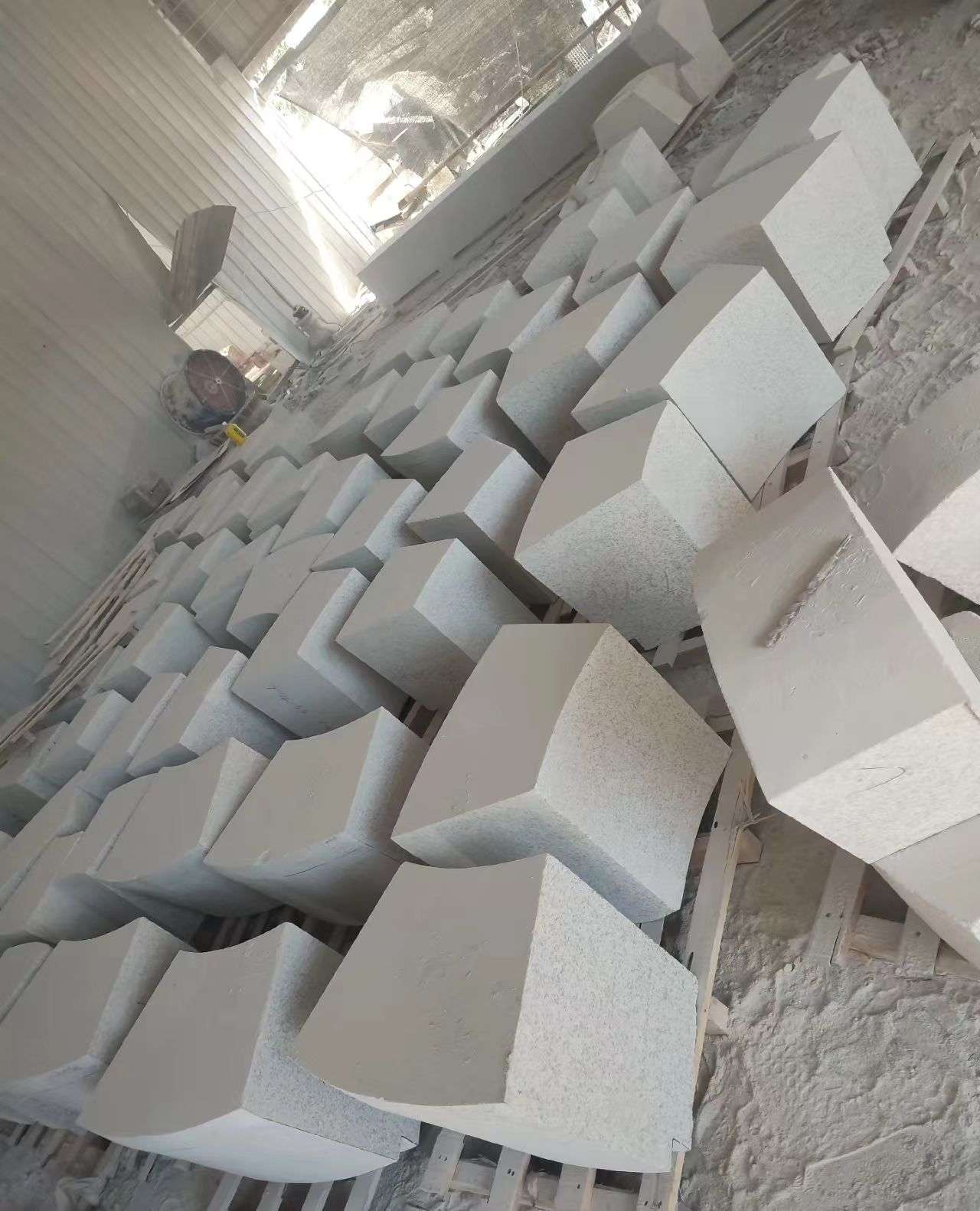 常德 白麻花岗岩异形坐凳