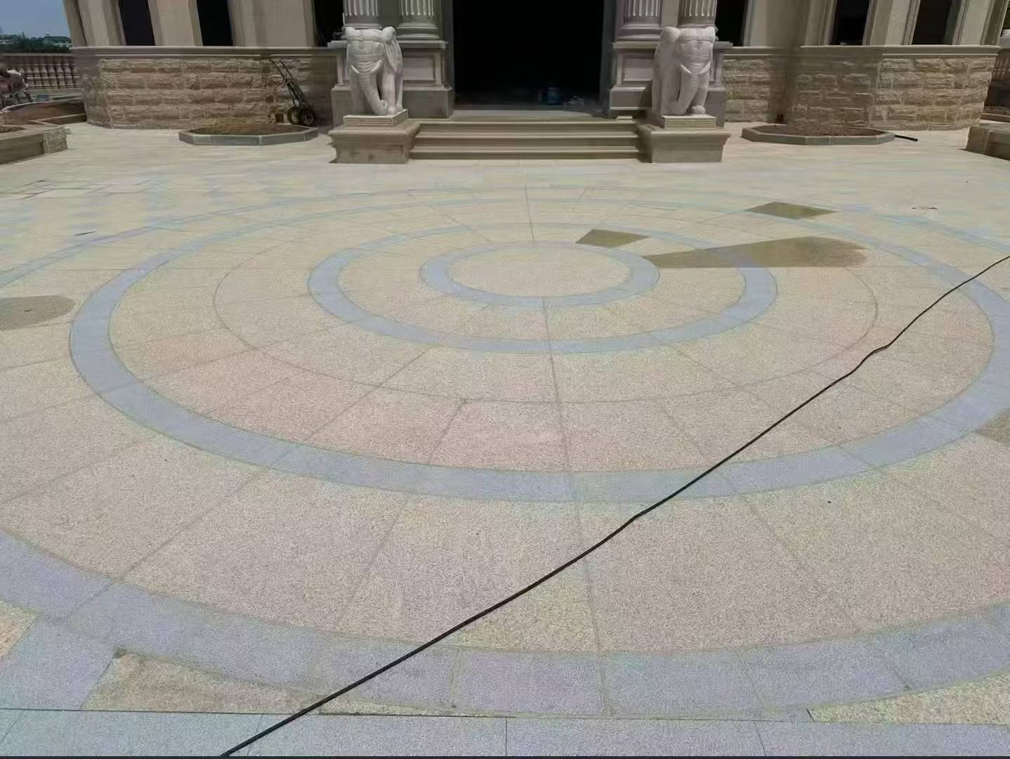 常德 黄金麻芝麻灰花岗岩石材地铺拼接效果