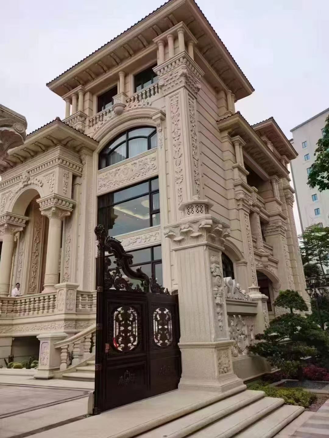 常德 黄金麻花岗岩别墅外墙干挂效果展示